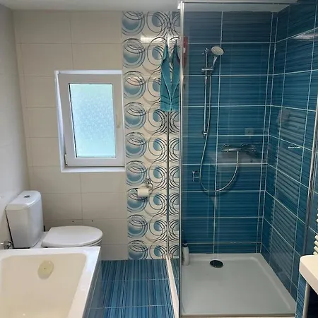Cely Dum + Zahrada Villa Pardubice