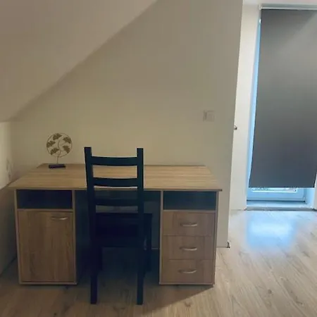Rodinny Dum Se Zahradou - Svitkov Pardubice