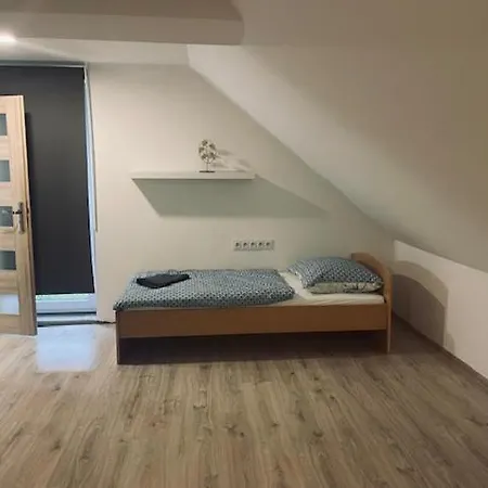 Celý Dům + Zahrada
