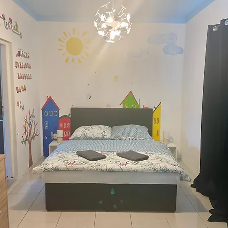 Rodinny Dum Se Zahradou - Pardubice Svitkov