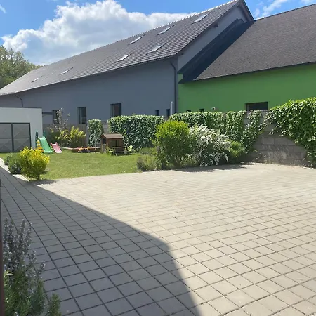 Rodinny Dum Se Zahradou - Pardubice Svitkov