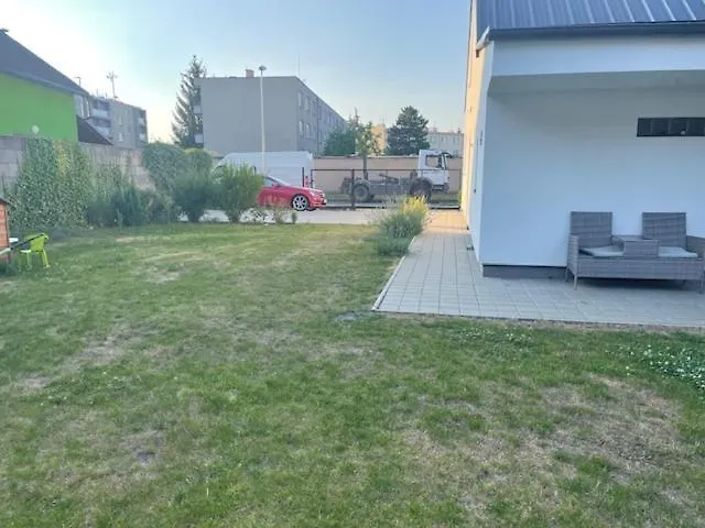 Rodinny Dum Se Zahradou - Svitkov Pardubice