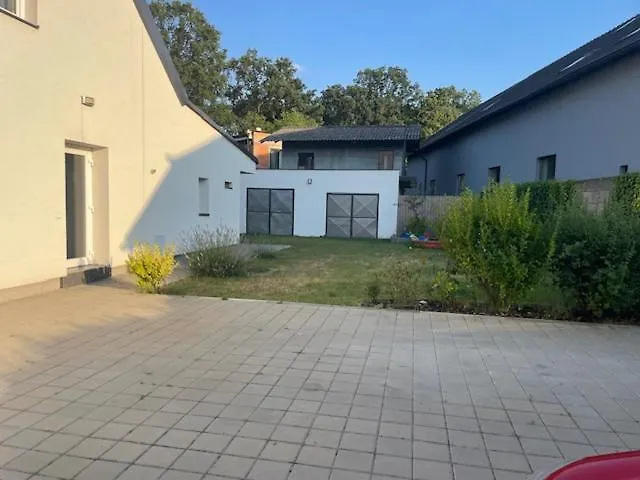 Rodinny Dum Se Zahradou - Svitkov *
