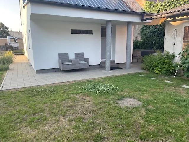 Rodinny Dum Se Zahradou - Svitkov Willa Pardubice